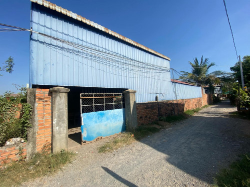 ផ្ទះសម្រាប់លក់បណ្ដោយ 26,70ម៉ែត្រទទឹង 8,7ម៉ែត្រ 80000$