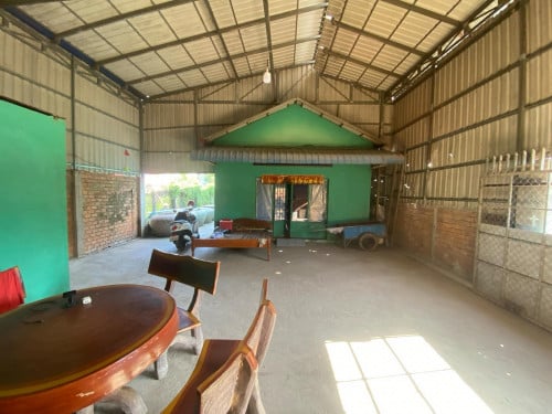 ផ្ទះសម្រាប់លក់បណ្ដោយ 26,70ម៉ែត្រទទឹង 8,7ម៉ែត្រ 80000$