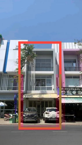 ផ្ទះល្វែងលក់បន្ទាន់នៅបុរីប៉េងហ៊ួតបឹងស្នោរ