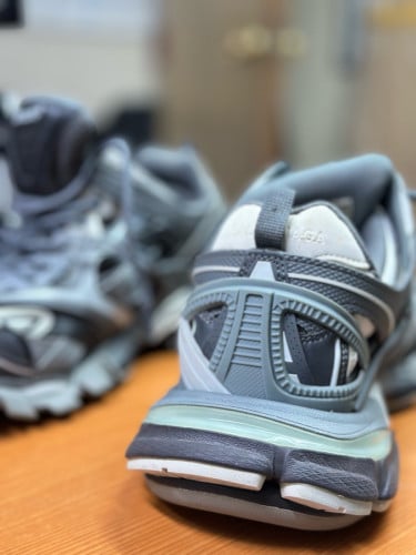 Balanciaga Track 2 សំរាប់លក់