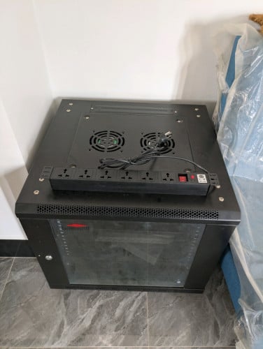 Diamond Rack 9U 600(W)x600(D)x580(H) - Server Rack with APDU and rools