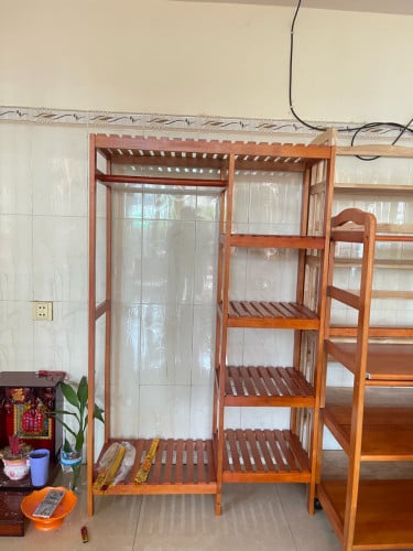 ធ្នើឈើស្អាត់ខ្លាំង