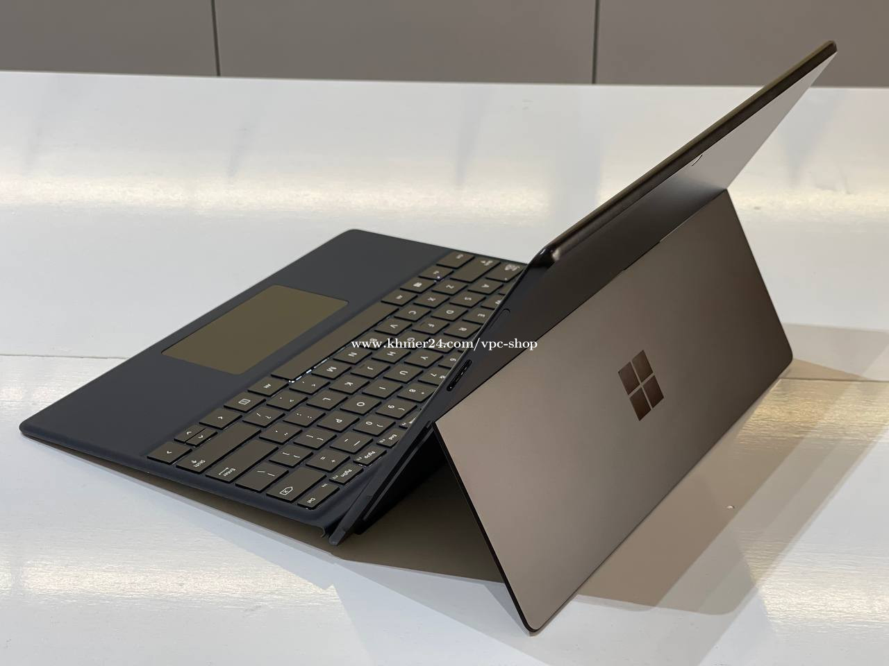 Surface Pro X SQ1 3.0GHz 16GB 256GB LTE