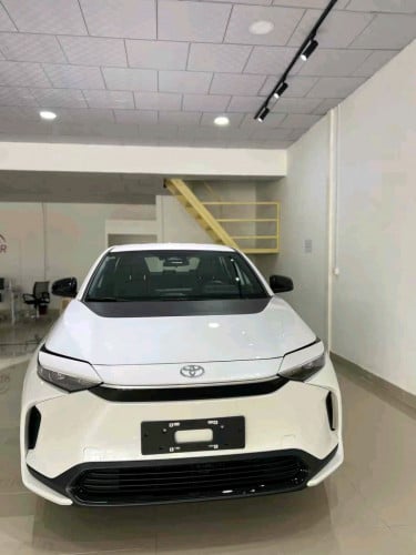 2025 white BZ4X 615km Max