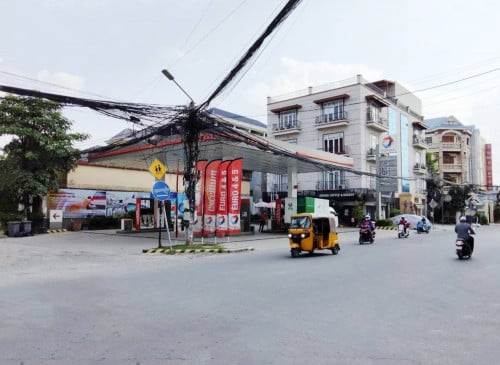 ហ្គារ៉ាស់សាំង អាគារពាណិជ្ជកម្ម ខណ្ឌចំការមន លក់បន្ទាន់! | Gas Station in Chamkarmon for Urgent Sale!
