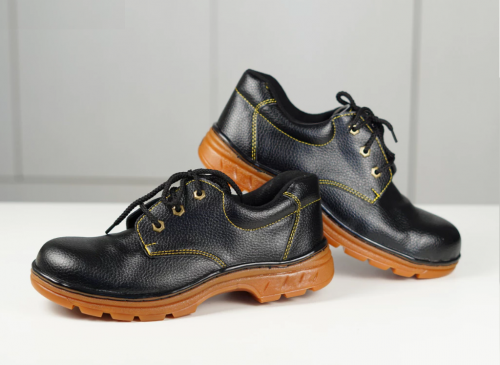 ស្បែកជើងសុវត្ថិភាពក្បាលដែក​ បាតដែកគុណភាពខ្ពស់ (Safety Boot High Quality)