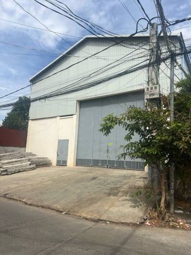ឃ្លាំងសម្រាប់ជួល ជិតផ្លូវ 2004