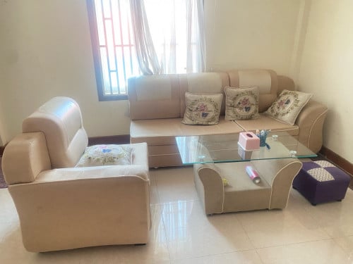 សាឡុងលក់ បន្ទាន់ 210$