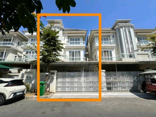 ផ្ទះវីឡាភ្លោះសម្រាប់ជួល នៅបុរី Orkide 2004