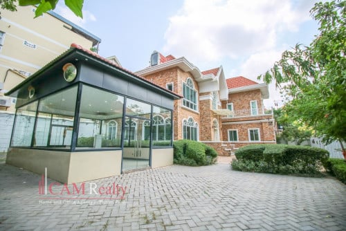 6 Bedroom Deluxe Villa For Rent in Bassac Garden City