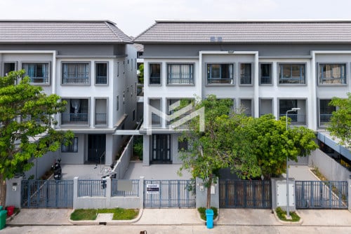(លក់បន្ទាន់) វីឡាកូនកាត់សល់ដីចំហៀង បុរី ជីប ម៉ុង 60 ម៉ែត្រ​ 📍