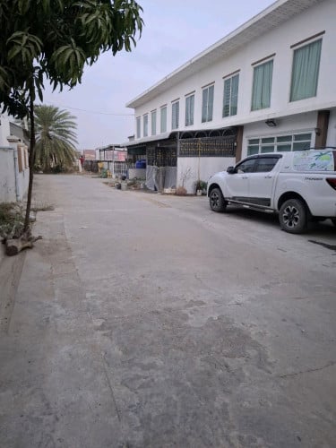 ផ្ទះល្វែង Eo E1