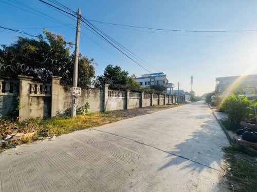 ដីលក់ នៅក្រុងតាខ្មៅ