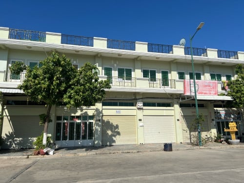 ផ្ទះលក់ក្នុងបុរីសង្ឃឹមថ្មី មុខផ្សារ urgent sale New Hope បញ្ចុះតំលៃពិសេស USD80,000