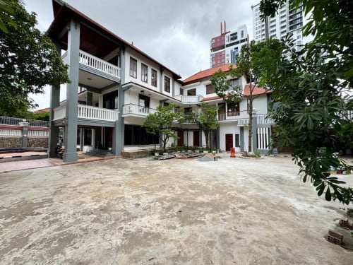 Villa For Rent In Khan Chamkarmorn (Pool)