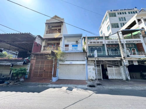 ផ្ទះសម្រាប់ជួលនៅក្រោយផ្លូវគីរីរម្យ