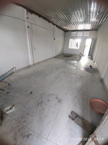 ផ្ទះល្វែងខាងលើសម្រាប់ជួល