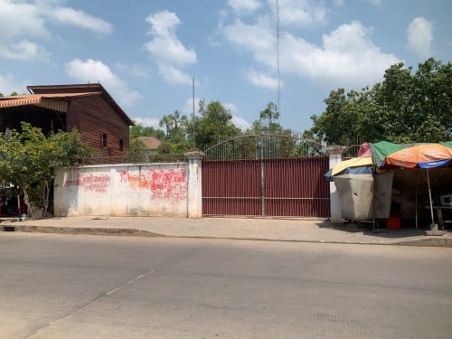 ដីលក់មហាថោកក្រោមទីផ្សារ60%នៅលេីផ្លូវបេសាលារៀនវត្តបូត៍