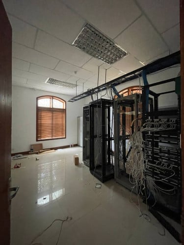 ផ្ទះវីឡាកែងសម្រាប់ជួលក្បែរវិមានឯករាជ្យ - Corner Villa For Rent Near Independent Monument