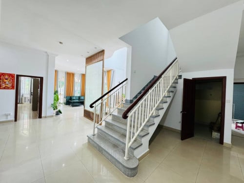 ផ្ទះវីឡាទំនើបសម្រាប់ជួល បុរីទន្លេបាសាក់ - Modern Villa For Rent Bassac Garden City