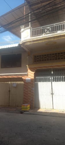 ផ្ទះល្វែងសល់ដីចំហៀងសម្រាប់លក់