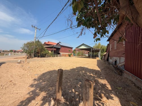 ដីនិងផ្ទះមាត់ស្ទឹងសៀមរាប 524ម2 លក់$199,999 រឺជួល$250 ចម្ងាយ15នាទីពីpub street