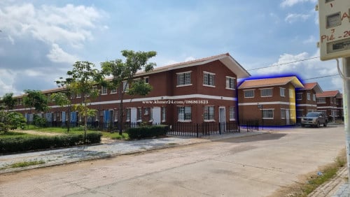 ផ្ទះលក់បន្ទាន់ ក្រោមតម្លៃទីផ្សារ ផ្លូវ 8E ផ្ទះលេខ១(39000$)  និងលេខ២(27500$)