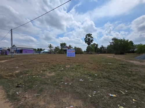 ដីសម្រាប់លក់ទីតាំងល្អនៅស្រុកត្រាំកក់ ខេត្តតាកែវ