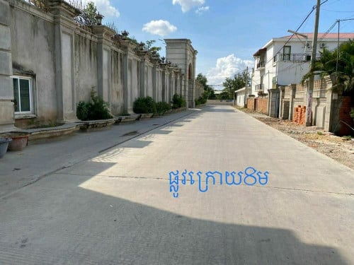 ដីលក់ក្រោមទីផ្សារ ផ្លូវមុខក្រោយជាប់ផ្លូ2004 ៖ តម្លៃគ្មានពីរ