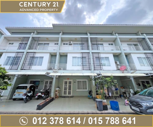 🏠 វីឡាកូនកាត់ (LC2) ផ្ទះមានដេគ័រឈើ ក្នុងបុរី ប៉េងហួត 598 ត្រូវការលក់បន្ទាន់ខ្លាំង