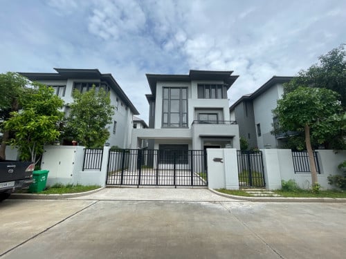 Queen A for Rent at Borey Chip Mong Park Land 598