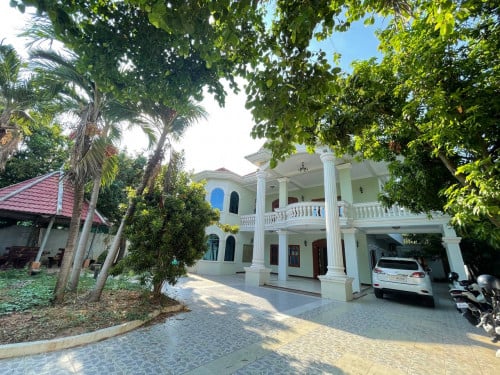 វីឡាសម្រាប់ជួលនៅ​ ខណ្ឌទួលគោក | Villa for Rent at Khan Toul Kork