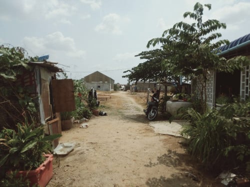 ដីលក់ម្ចាស់ផ្ទាល់ ទំហំ(4.8x22)នៅខាងជើងផ្សាបែកចានជិតផ្លូវ42