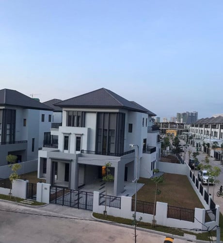 Corner Queen Villa for Sale in Borey Chip Mong Land Mark 271