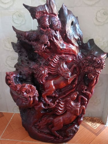 គល់ធ្នង់ឈាមមាន់រូបសេះបែបធម្មជាតិ