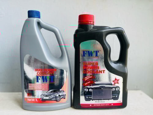 ថ្នាំចាក់ធុងទឹក ម៉ាសុីនរថយន្តមាន2ពណ៏ខ្មៅនឹងស