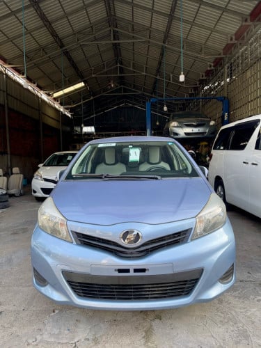 Toyota Vitz 2012 ពណ៌ផ្សែងបារី