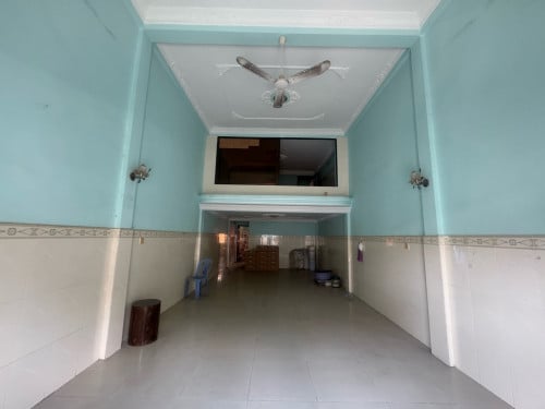 ផ្ទះល្វែងសម្រាប់លក់ ទីតាំង​នៅជិតផ្សារដីហ៊ុយ ទឹកថ្លា