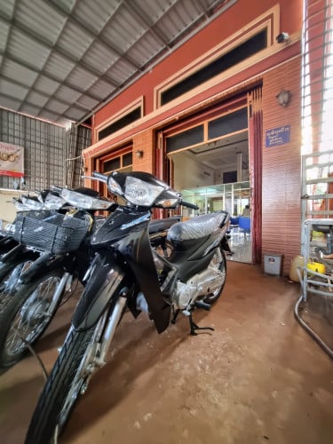ម៉ូតូថ្មី ឬមួយទឹកសម្រាប់បង់រំលស់