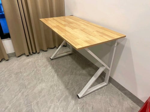 តុសម្រាប់អង្គុយរៀនរឺធ្វើការ