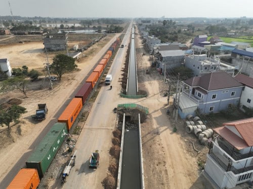 ដីលក់ (ក្រោយផ្សារ ប៉ោះដុំបន្លែ)