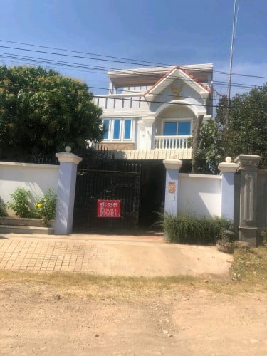 ដី និងផ្ទះវីឡា(សង់ខ្លួនឯង) លក់ នៅក្រុងកំពង់ចាម (ដីធំល្អ)