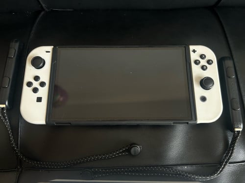 Nintendo Switch OLED សេរីថ្មីអេក្រង់ច្បាស់ល្អមិនសូវមានពេលលេងចង់លក់វិញ