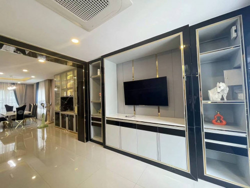 ឃ្វីនB​ កែង​ សម្រាប់ជួល ឬលក់ | Corner Queen villa for rent or sale in Chip Mong 50m