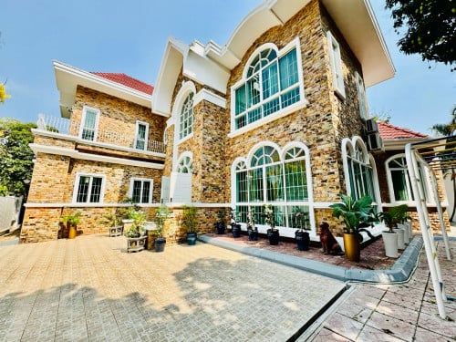 Modern Villa For Rent In Bassak Garden City, Near Aeon 1 Mall, 06 Bedrooms, Have Furniture, 5,500$,
