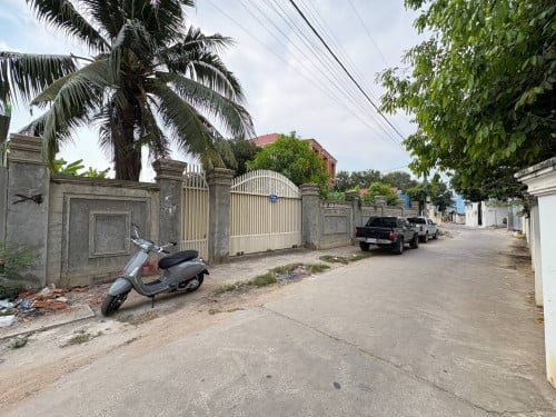 ដីលក់តាខ្មៅ​