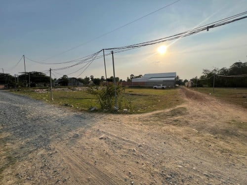 ដីកែងលក់ នៅផ្សារប៉ាងសី កំពង់ស្ពឺ ផ្លូវជាតិលេខ៣