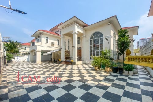 6 Bedroom Villa For Rent in Chrouy Changvar