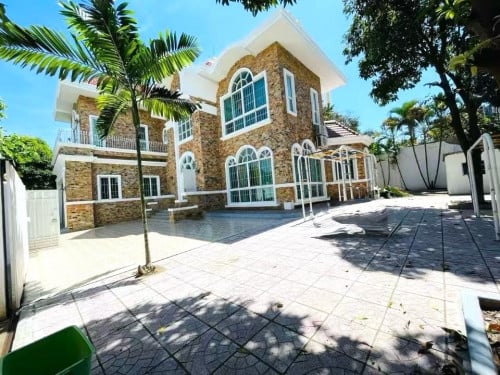 Villa for rent in Rose Riverside Garden