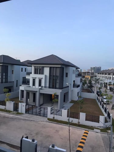 វីឡាឃ្វីនកែង លក់ តម្លៃល្អ បុរី ជីប ម៉ុង 271 (Borey Chip Mong Landmark 271)